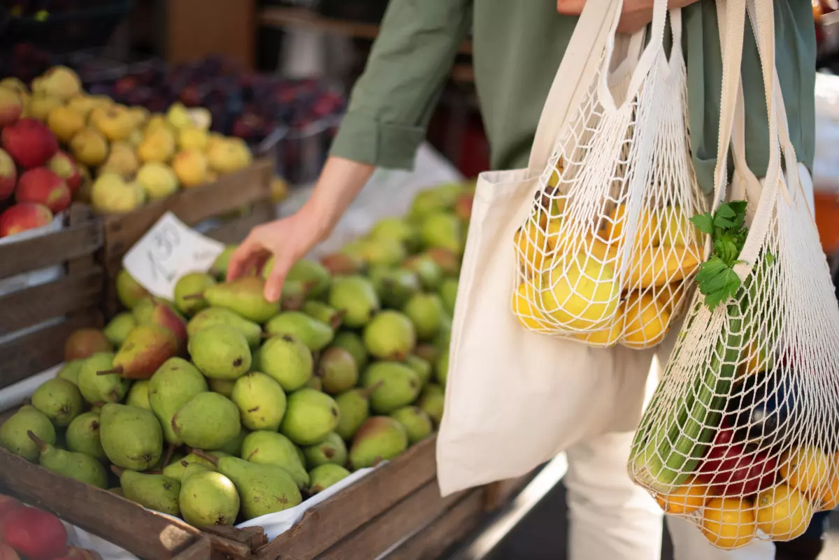 A shopper using a reusable bag.