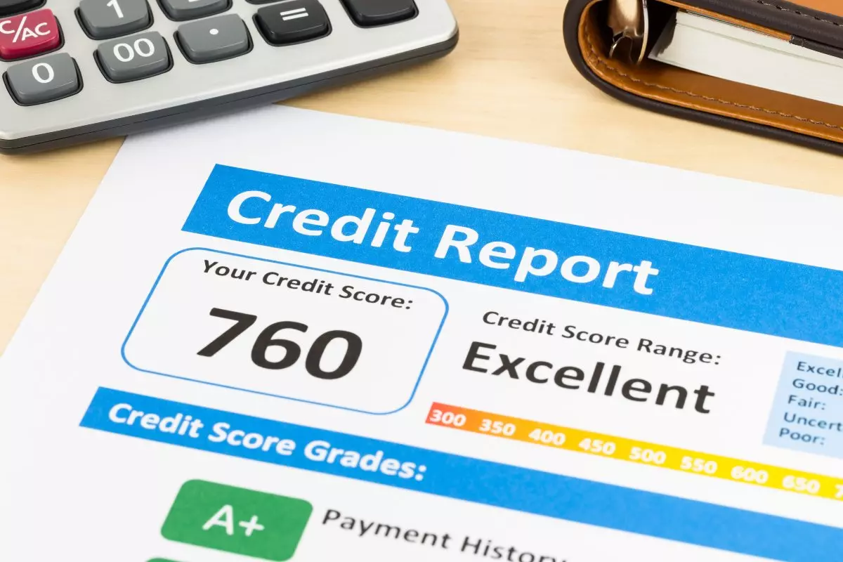 Close up on good credit score report 