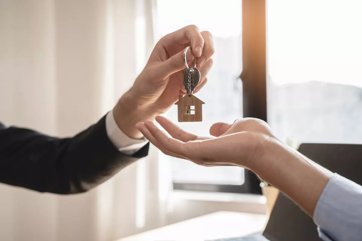 Landlord handing keys to tenant