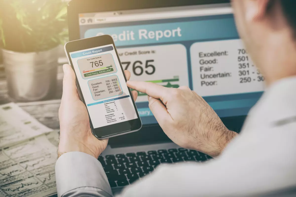 Borrower checking good credit score online